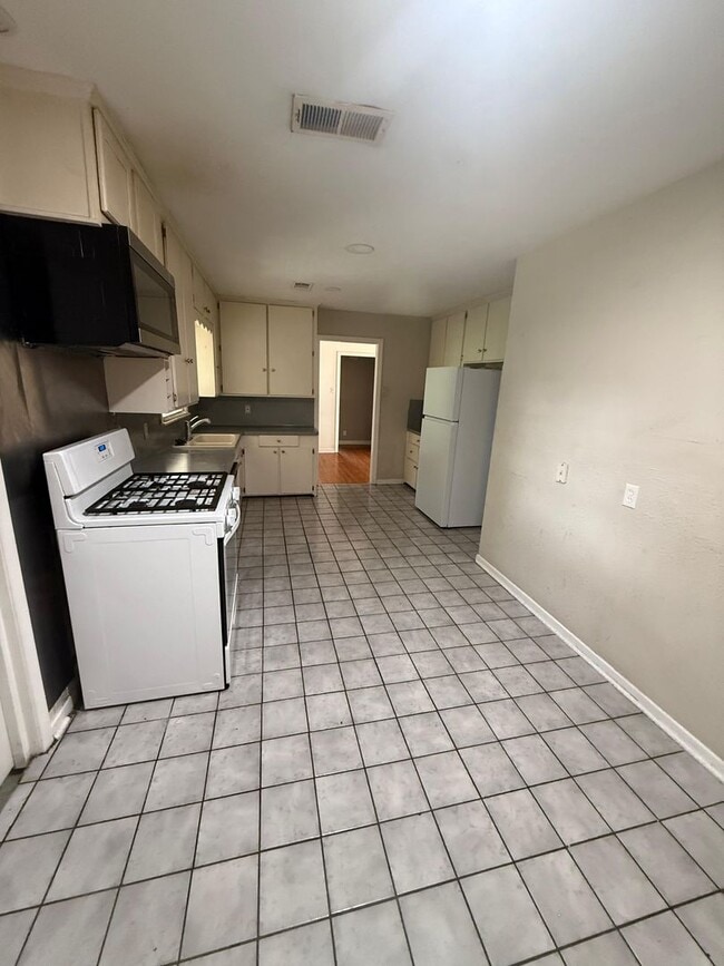 Photo - 3750 Kings Row