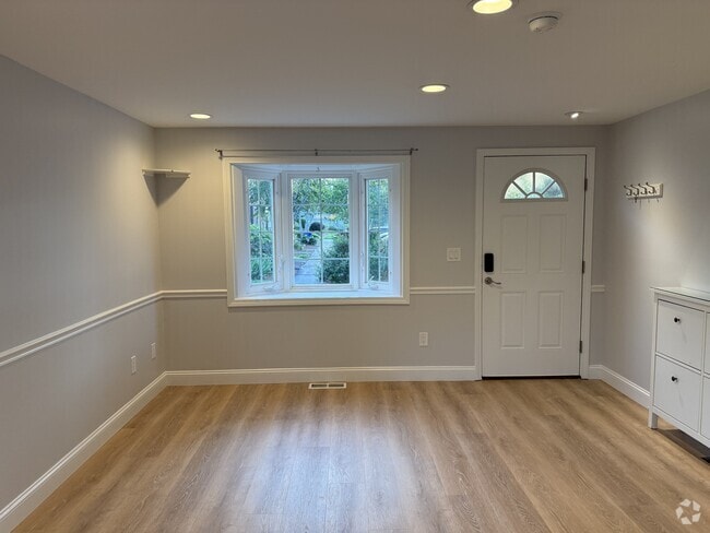 Building Photo - 221 Fox Hollow Dr Rental