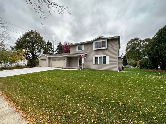 Huge 3BR/3BA house on Madison's West Side! - Huge 3BR/3BA house on Madison's West Side!