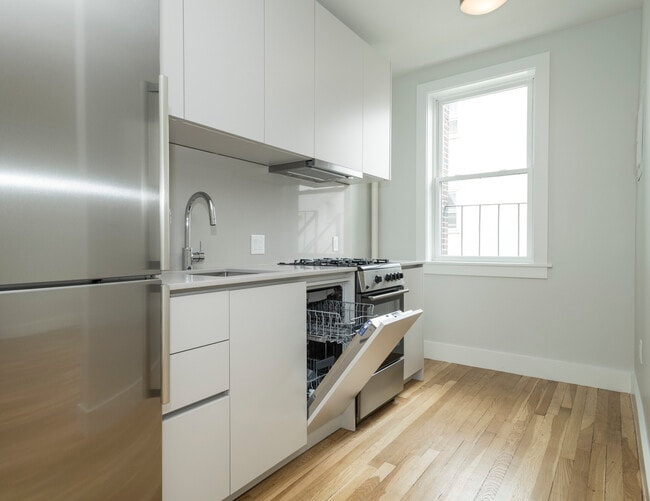 Building Photo - 136 Highland Ave