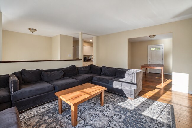 7404 Dartmouth Ave