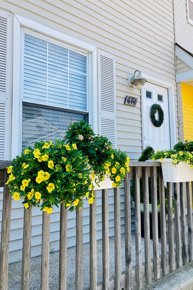 Photo - 670 Carolyn Terrace