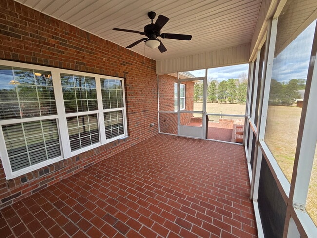 Photo - 565 Twin Ponds Dr