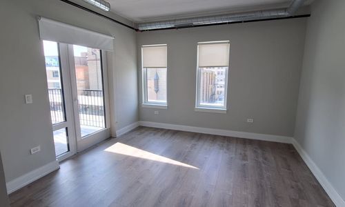 Photo - 941 W Belmont Ave Unit 204