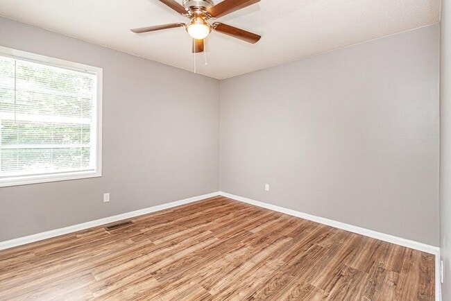 Photo - 1037 Proctor St