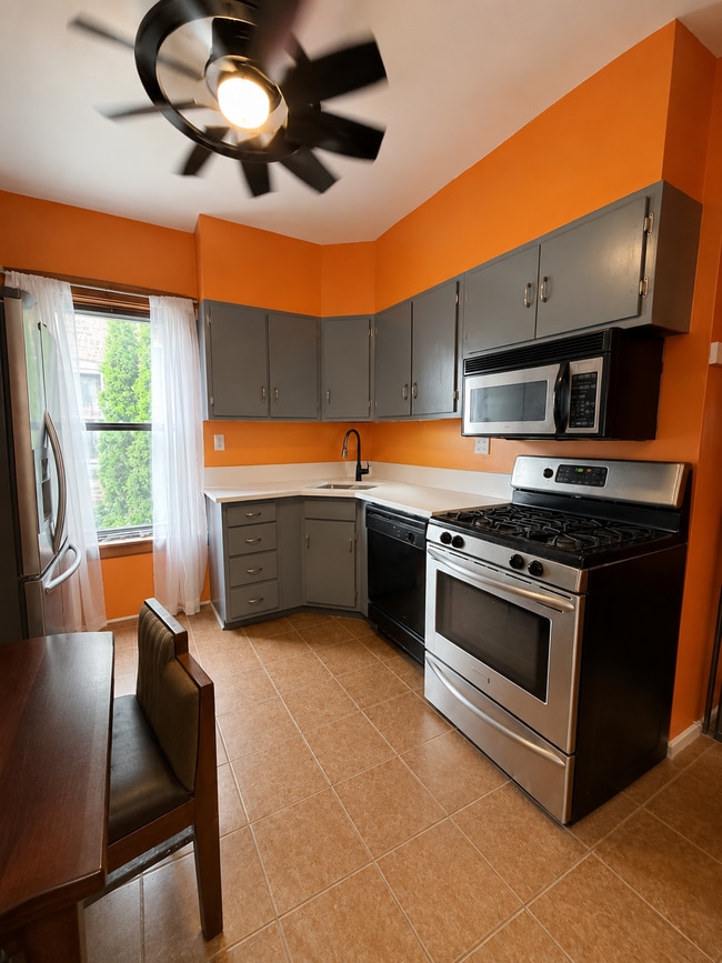 Building Photo - 4447 N Springfield Ave Unit 1
