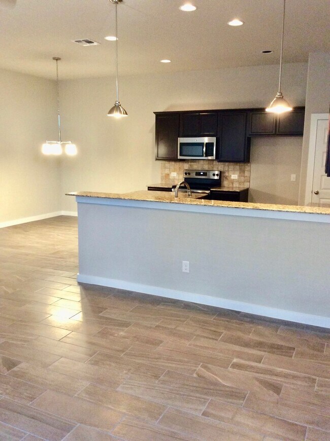 Photo - LUXURY TOWNHOME LOCATED IN BASTROP, TEXAS ...