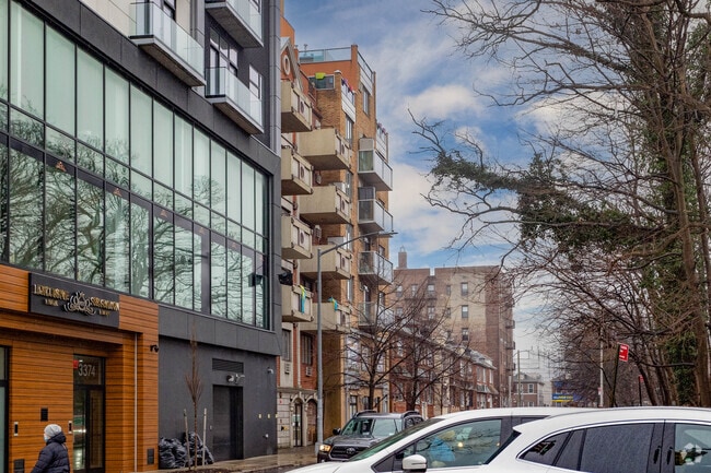 Photo - 3360 Shore Pky