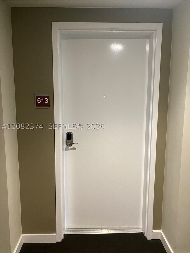 Building Photo - 7875 NW 107th Ave Unit 613