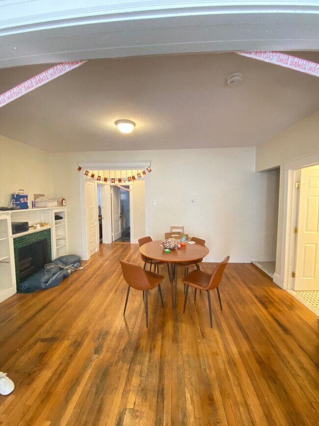 Photo - NICE BRIGHTON 3 BED/2 BATH IN CLEVELAND CIRCLE AVAIL 9/1