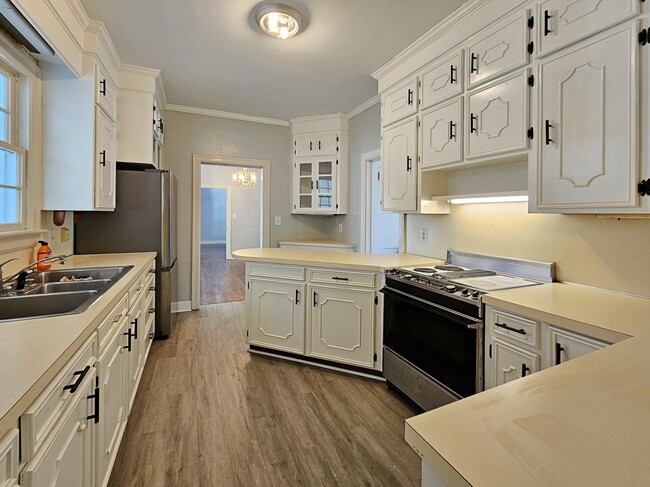 Photo - 541 W Sumter St