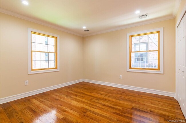 84-31 Beverly Rd