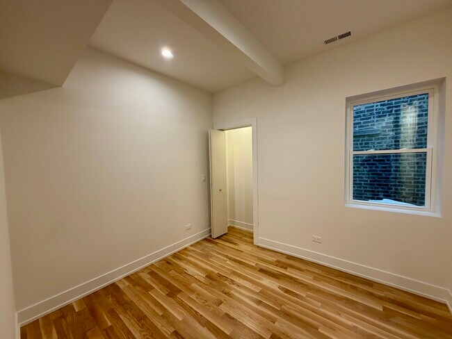 Photo - 2114 W Augusta Blvd