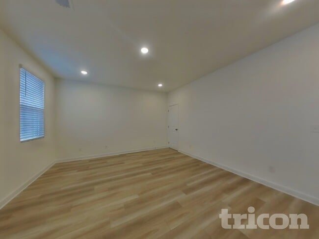 Photo - 5054 Lawler Ln