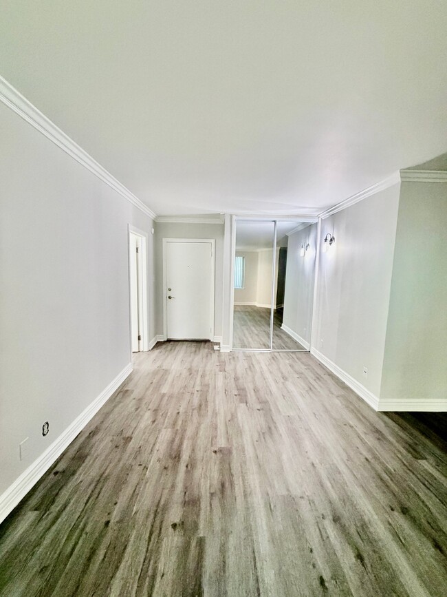 Photo - 1595 E Chevy Chase Dr Unit 8