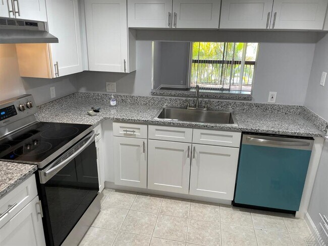 Photo - 6340 Newtown Cir Unit 40B5