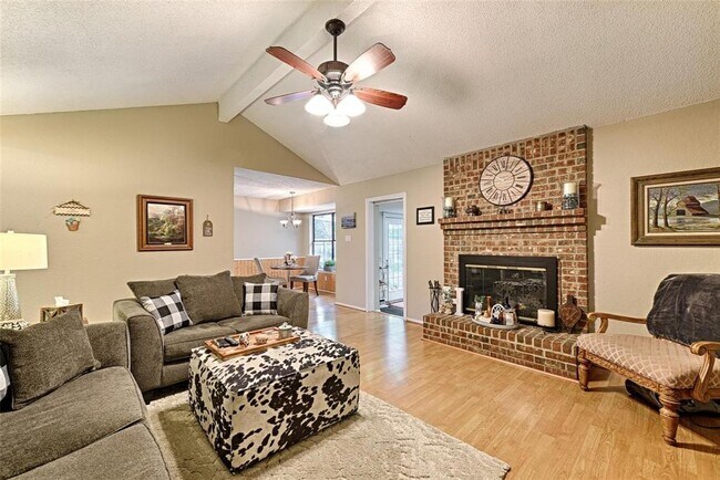 Photo - 513 Owens Dr