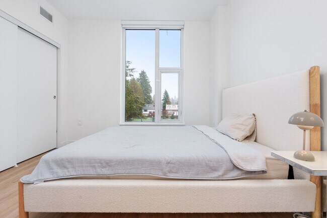 Photo - 245 16th St E Unit SI ID1467230P