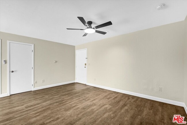 Photo - 18530 Hatteras St Unidad 226