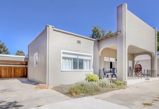 2 Bedroom 1 Bathroom home in the North End - 2 Bedroom 1 Bathroom home in the North End