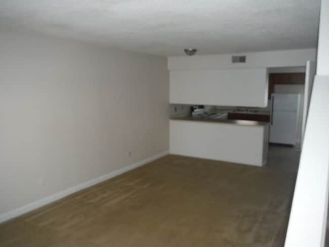 Photo - 104 Cedar Ct