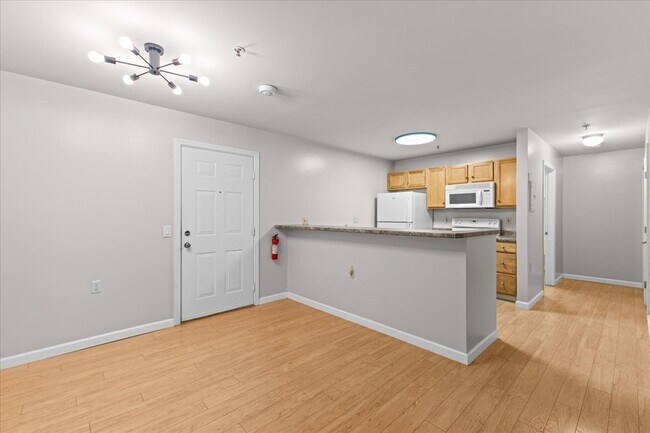 Kitchen and Front Door - 340 Hildred Dr Unidad 340 Hildred Dr.