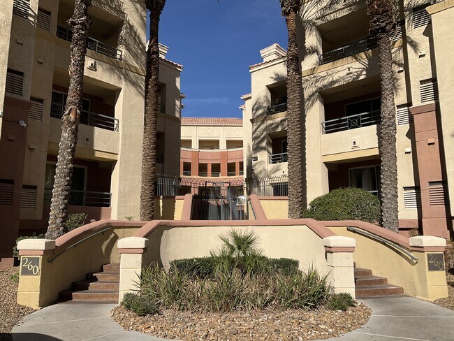 Building Photo - 260 E Flamingo Rd