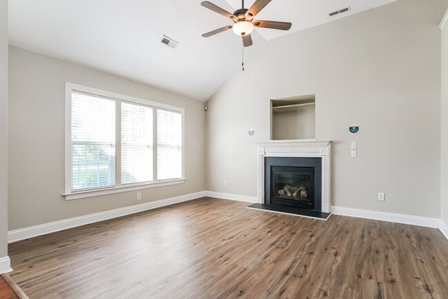 Photo - 329 Braxman Ln