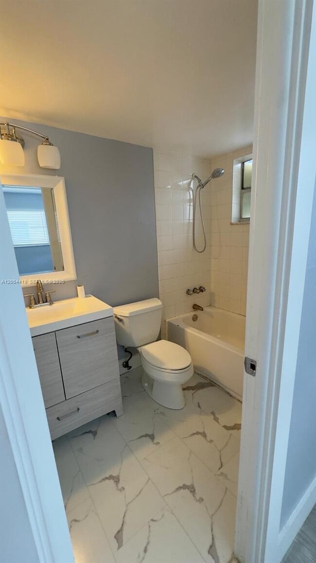 Photo - 1421 NW 45th St Unit 5