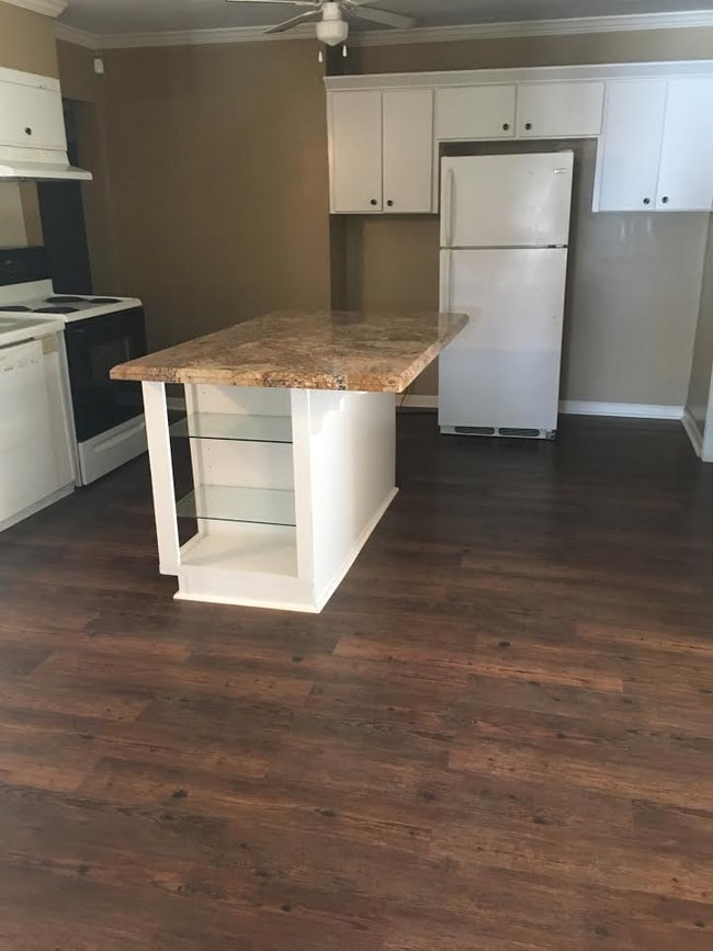 Photo - 1604 St Jude Ave