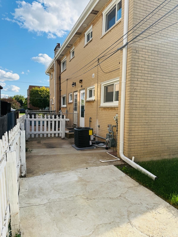 Building Photo - 7912 W Lawrence Ave Rental
