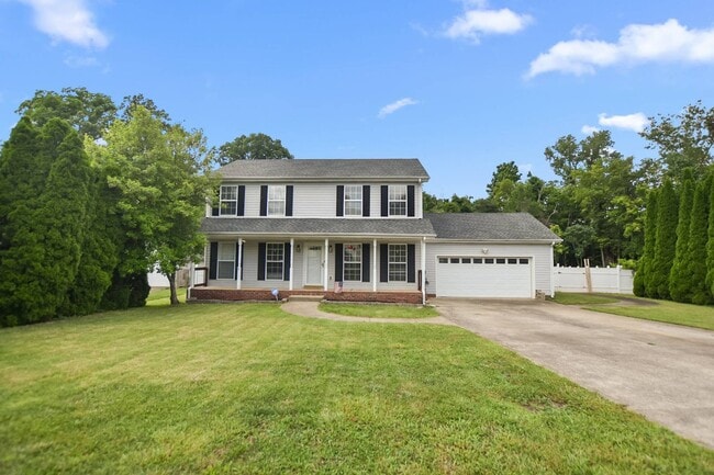 Building Photo - Pet Friendly Three Bedroom!