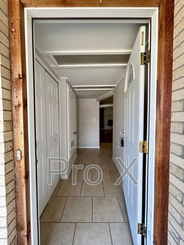 Photo - 1411 Lawrence Ave