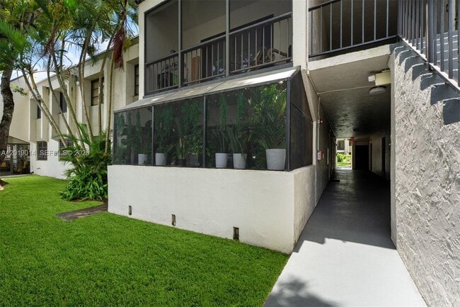 Building Photo - 7947 SW 104th St Unit 104C