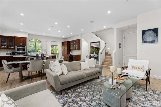 Photo - Spacious Tri-Level Townhome in Valley Village