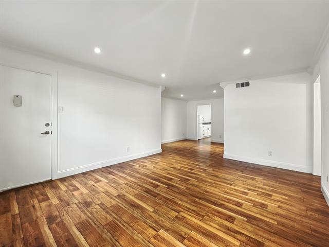 Photo - 7718 Royal Ln Unidad 115