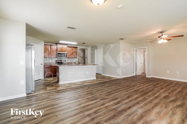 Photo - 6817 Langford St
