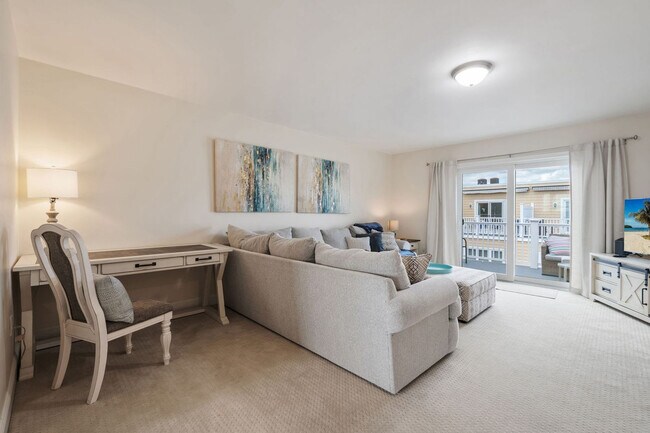 Photo - 128 Ashworth Ave Unit ID1333659P