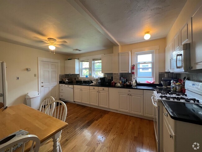 Building Photo - 119 Albion St Unit 2 Rental