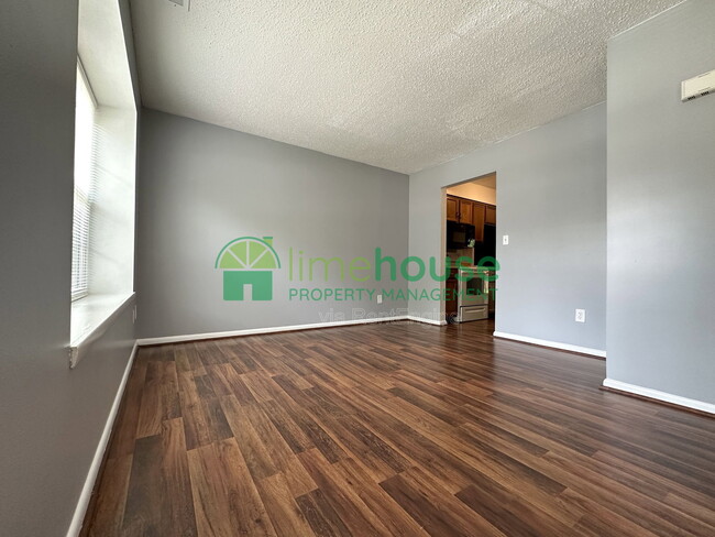 Photo - 1318 River Birch Run S