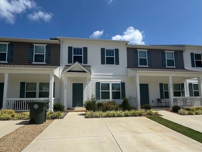 Photo - Three bedroom 2 1/2 bath townhome minutes from I 85 and historic downtown