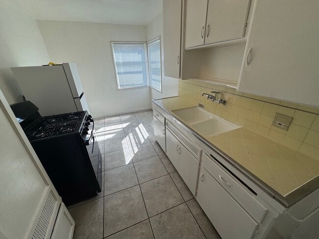 Photo - 1410 N Kenmore Ave Unidad 8