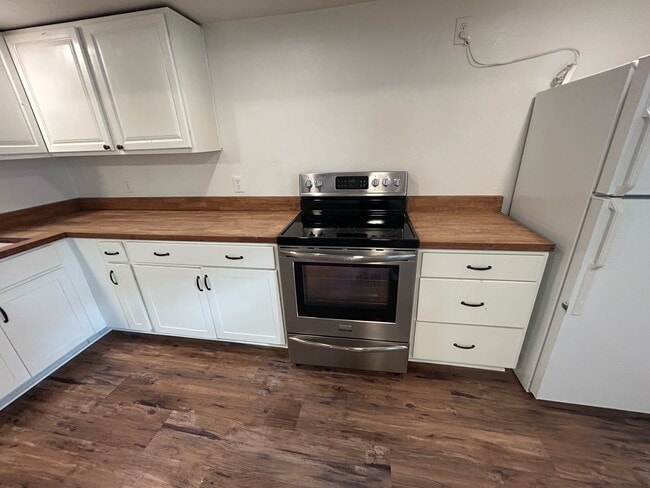 Photo - 7816 E Victory Rd Apartamentos Unidad Basement Studio