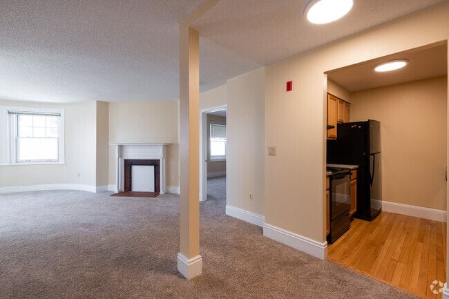 2BR, 1.5BA - 967 SQ FT