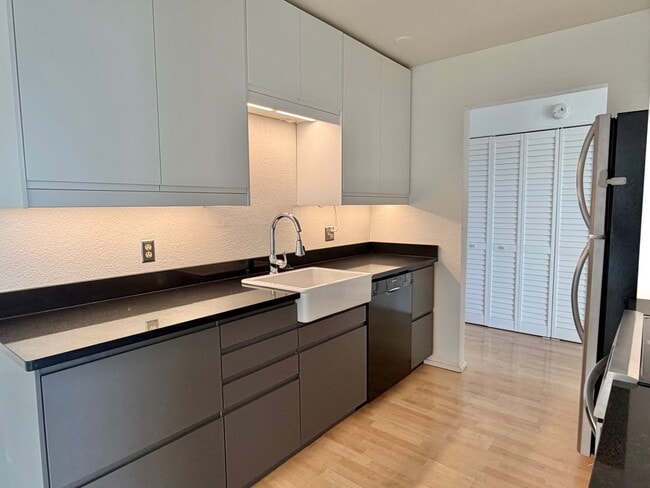 Photo - Lovely Fremont 2 Bedroom - Stellar Location! AVAILABLE 8/10/2026!