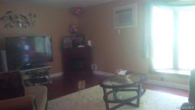 Photo - 60 Halgren Crescent