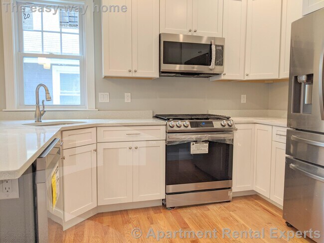 Photo - Medford/Tufts 3 Bedrooms, 2 baths - Parkin...