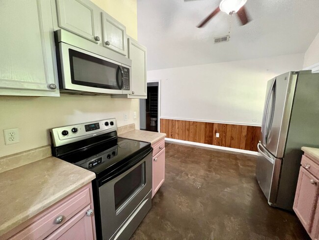 Photo - 897 Pollard Rd