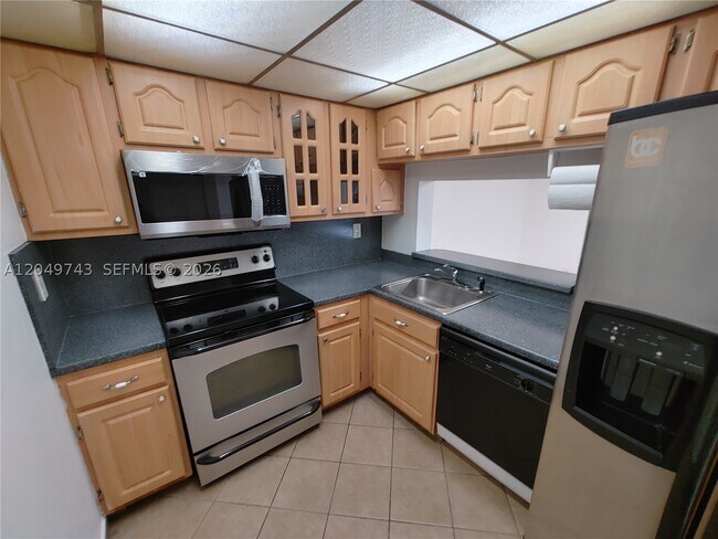 Photo - 11800 SW 18th St Unit 512-4