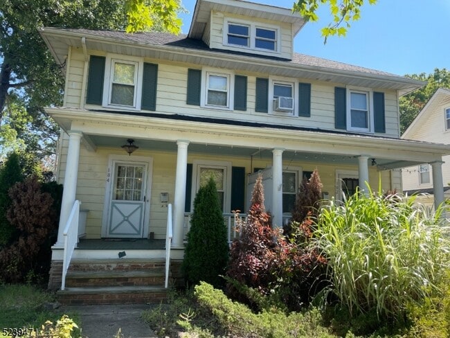 Building Photo - 182 N Bridge St Rental